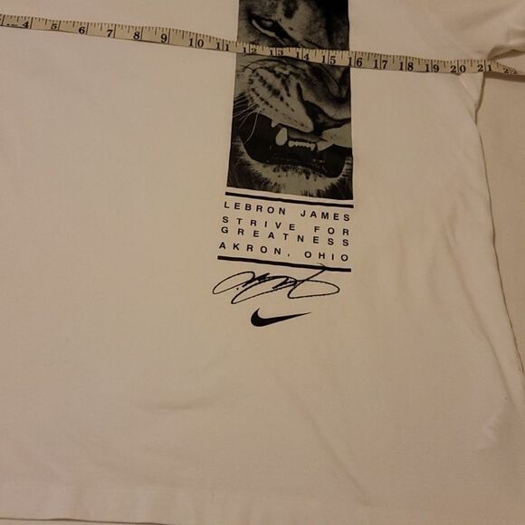 Nike LeBron James tshirt size large - Picture 5 of 9